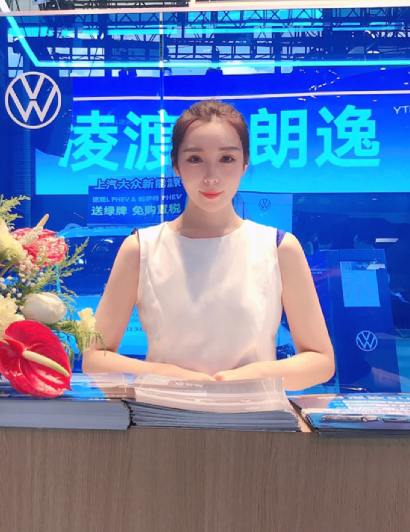 萬靚